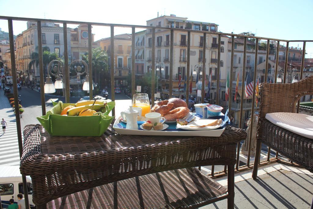 Piazza Tasso B&B Relais Sorrento Exterior foto