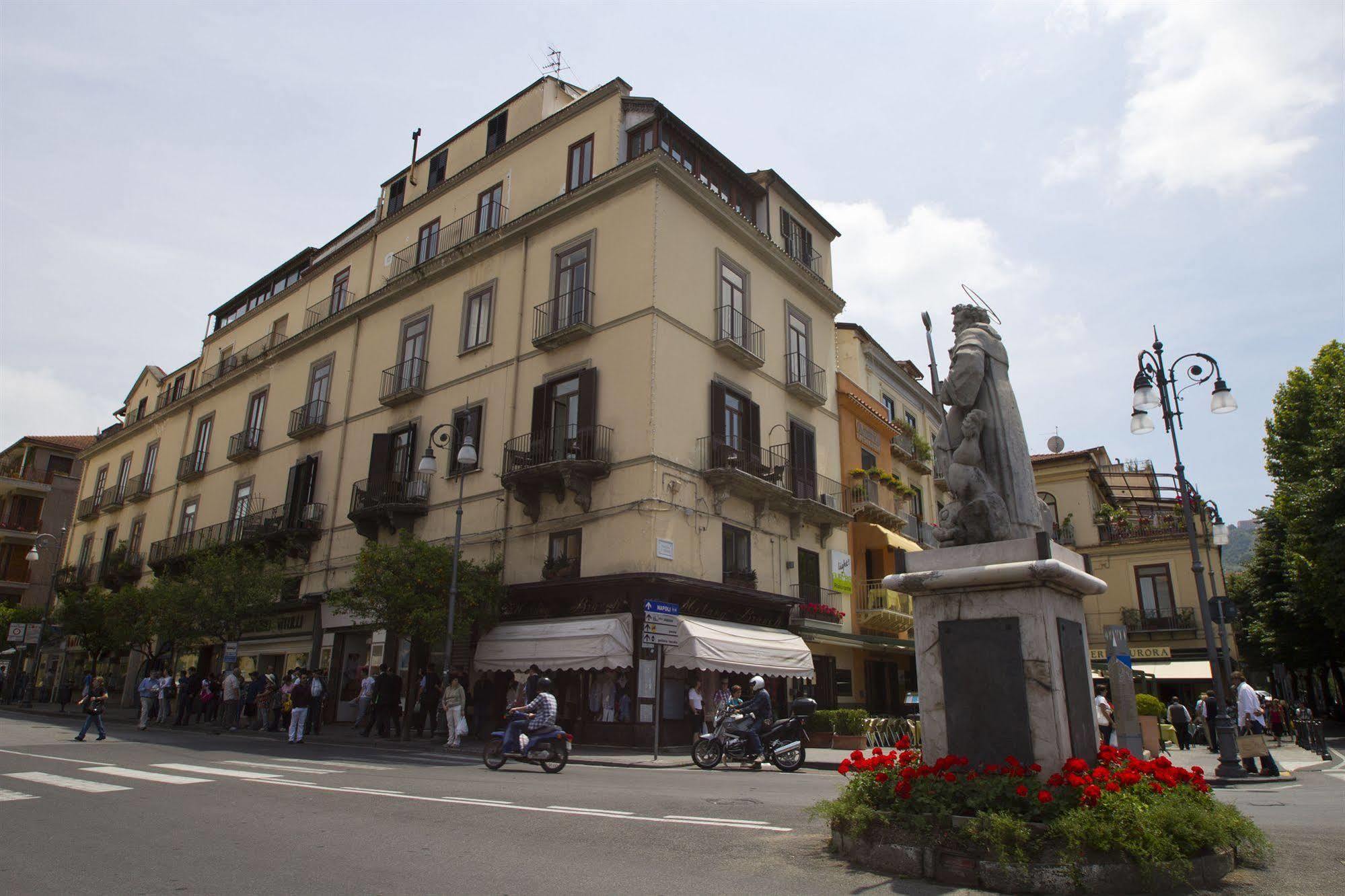 Piazza Tasso B&B Relais Sorrento Exterior foto